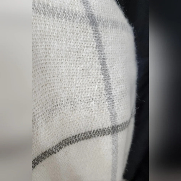 Ivory Gray Plaid Knit Blanket Scarf Wrap Raw Edge Quiet Luxury Minimalist Winter - Picture 2 of 5